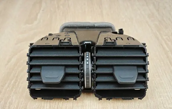 BMW 4 G22 G23 G24 G26 Rear air vent grill 5A05665