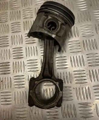 Mitsubishi Pajero Piston with connecting rod