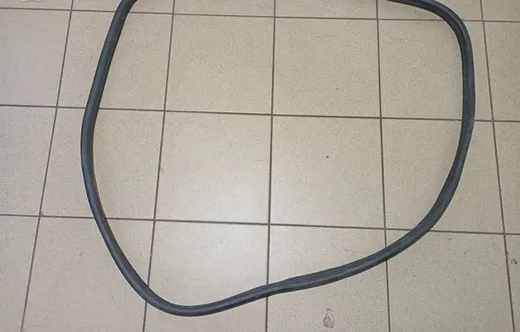 Mercedes-Benz E W213 Front door rubber seal A2136970051