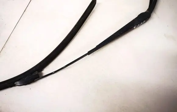Front wiper blade arm