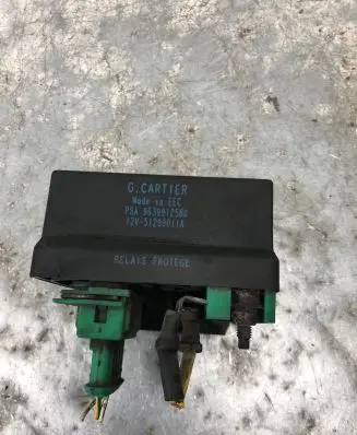 Peugeot 307 CC Glow plug pre-heat relay 9639912580
