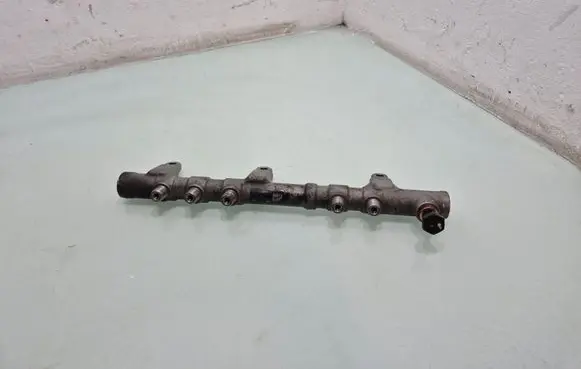 Fuel main line pipe