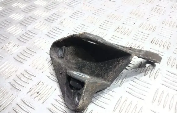 Ford Mondeo Mk III Engine mounting bracket