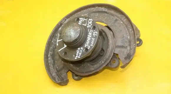 Rear wheel hub