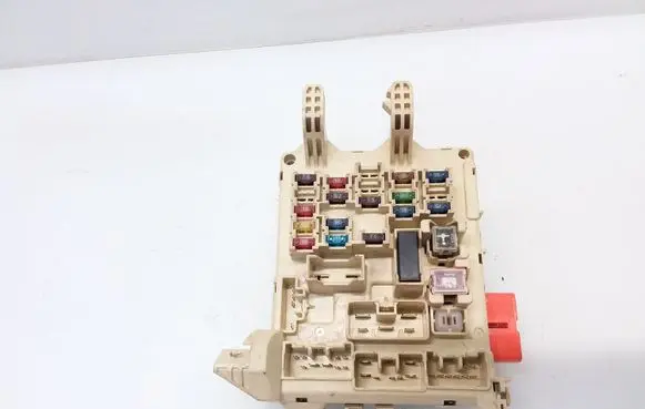 Toyota Corolla E110 Fuse module 8264112150 2410000100