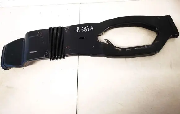 BMW 7 E38 Air intake hose/pipe 8150437