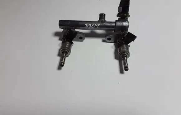 Subaru Forester SK Fuel injector 16611AB030