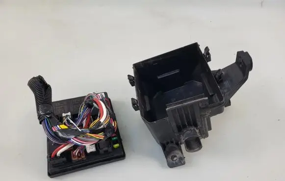 Nissan Pathfinder R51 Fuse module 284B7EB33C