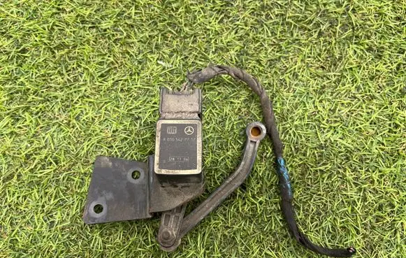 Mercedes-Benz ML W164 Air suspension front height level sensor A0105427717