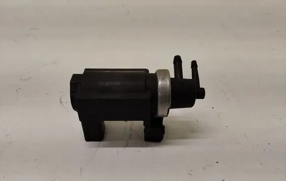 Audi A4 S4 B6 8E 8H Turbo solenoid valve 8E0906628