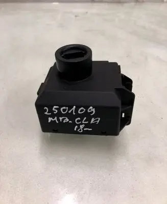 Mercedes-Benz CLA C117 X117 W117 Ignition lock A24690575
