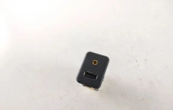 Chevrolet Cruze USB socket connector 95224941
