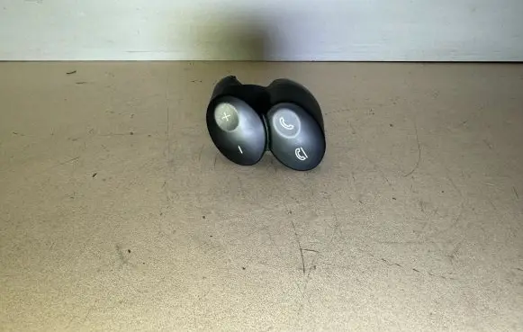 Mercedes-Benz CLS C219 Steering wheel buttons/switches A2308202410 60160688510