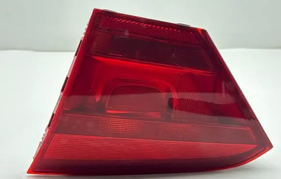Volkswagen PASSAT B7 Tailgate rear/tail lights