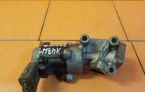 Jaguar XF X250 EGR thermostat 4R8Q9D475AC 143W1