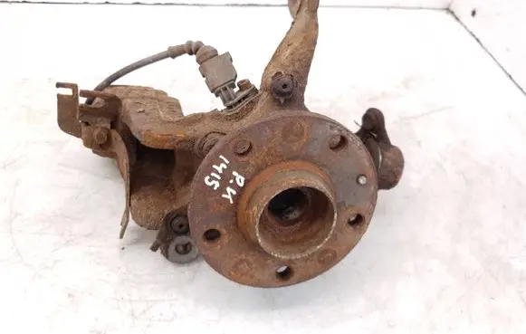 Seat Altea XL Front wheel hub spindle knuckle