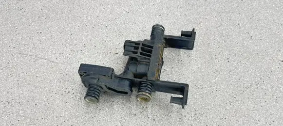 BMW 7 E38 Coolant heater control valve 8374994