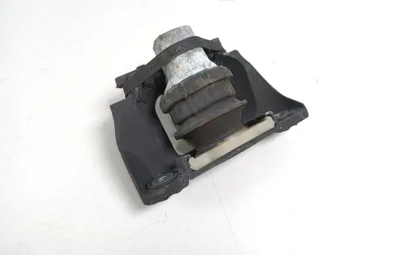 Volvo XC90 Engine mount bracket 31686885