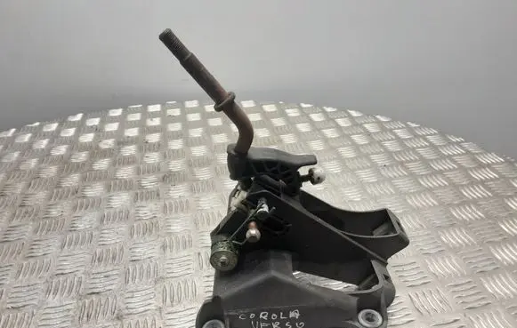 Toyota Corolla Verso E121 Gear shifter/selector 335300F010