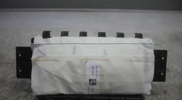 Tesla Model Y Passenger airbag D72740661XXA0B0 641046812D 1077824E