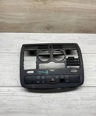 Mercedes-Benz Vito Viano W639 Dashboard center trim panel A6396800007