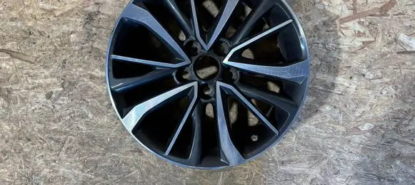 Toyota Avensis T270 R17 alloy rim K950567