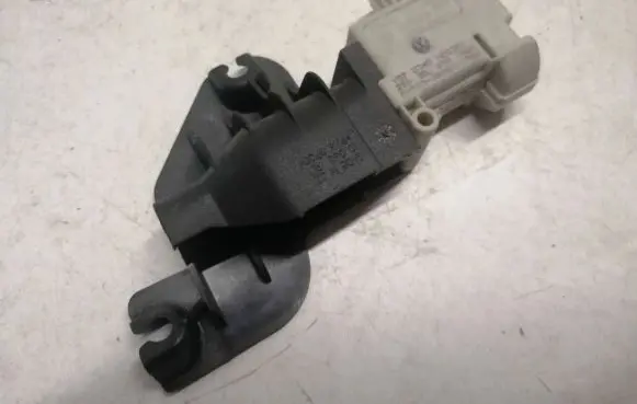 Audi A6 S6 C6 4F Central locking motor 3B0959702A