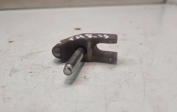 Toyota Yaris Fuel Injector clamp holder 