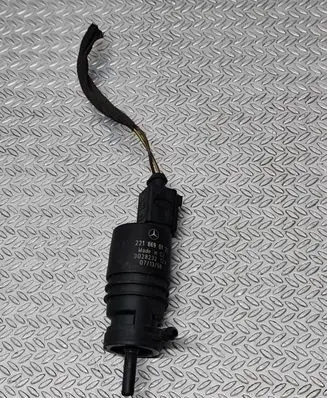 Mercedes-Benz C AMG W204 Windscreen/windshield washer pump 3028232 2218690121