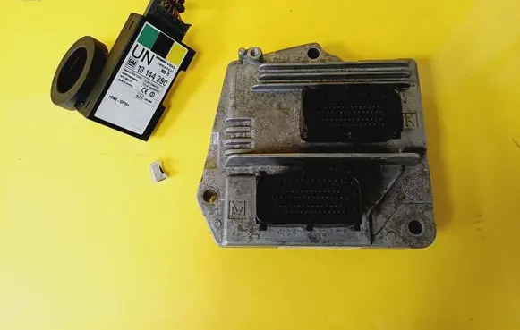 Opel Meriva A Engine control unit/module 12249823 13144390