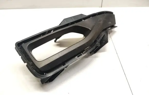 Nissan Leaf II (ZE1) Front fog light trim/grill 622575SK0B