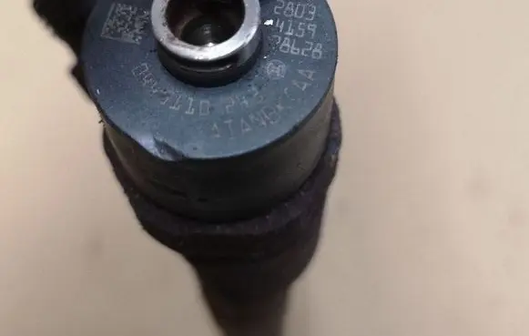 Opel Astra H Fuel injector 0445110243