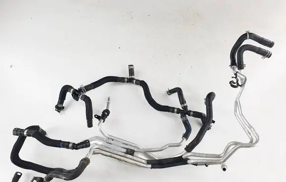 Engine coolant pipe/hose
