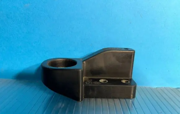 Opel Astra K Radiator mount bracket 39162457 688437545