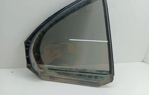 Mitsubishi Lancer X Rear vent window glass 43R00T53 D0L50V25 V005302