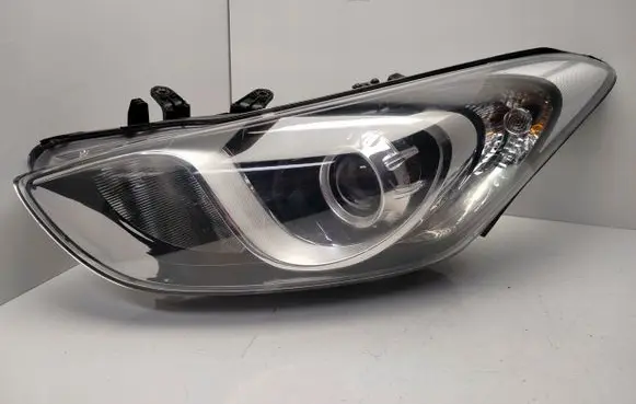 Hyundai i30 Headlight/headlamp 