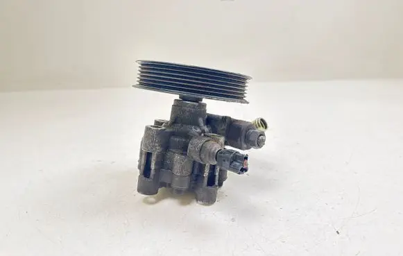 Toyota Corolla Verso AR10 Power steering pump