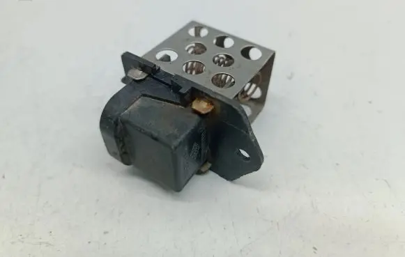 Nissan Note (E11) Coolant fan relay 8200045082