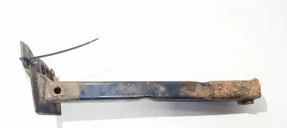 Front bumper mounting bracket
