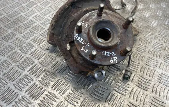 Nissan X-Trail T30 Front wheel hub spindle knuckle