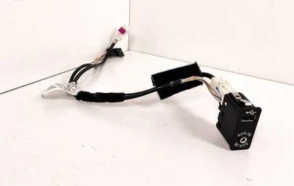BMW 3 E92 E93 USB socket connector 9237653 84109237653 9187009