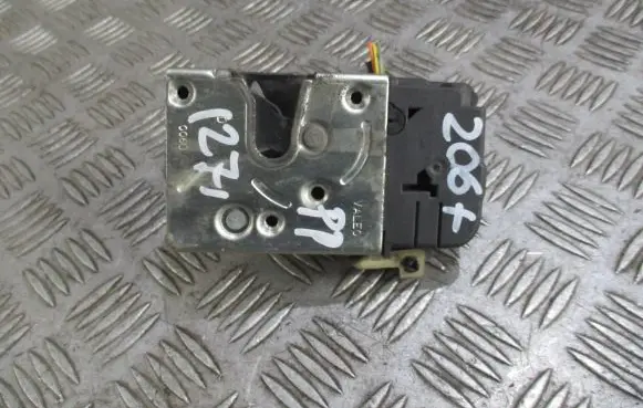 Peugeot 206+ Front door lock 