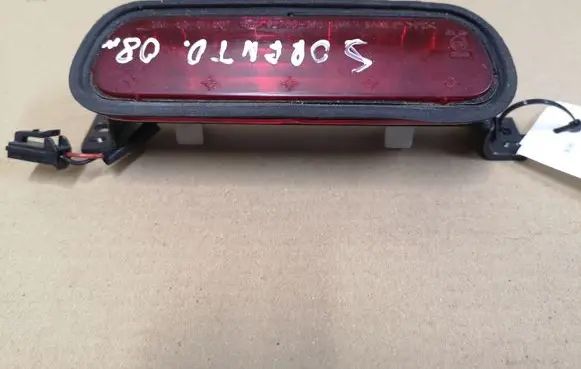KIA Sorento Third/center stoplight 927003E0