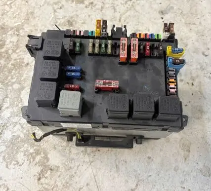 Mercedes-Benz S W221 Fuse module A2215403550 A2215450801 08022142