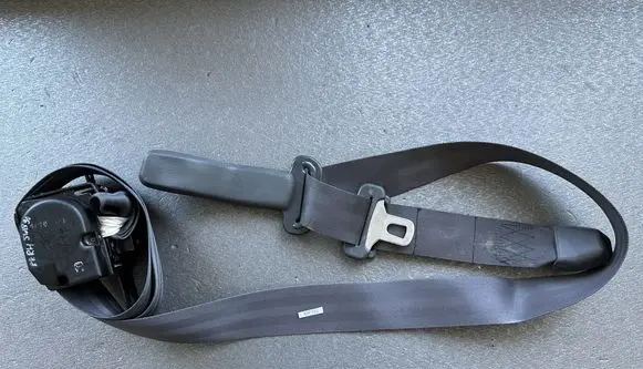 Rear seatbelt