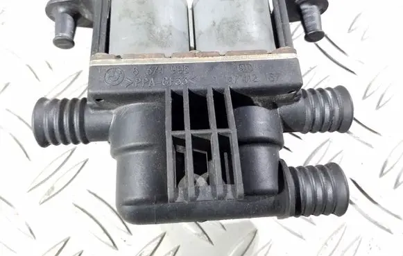 BMW 5 E39 Coolant heater control valve 8374995 1147412137