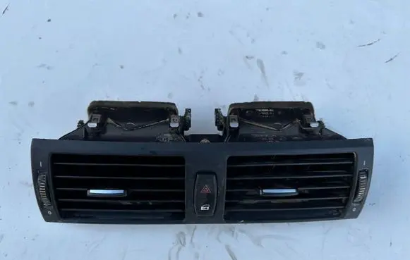 BMW X5 E70 Dash center air vent grill 6958654 7161801 7161802