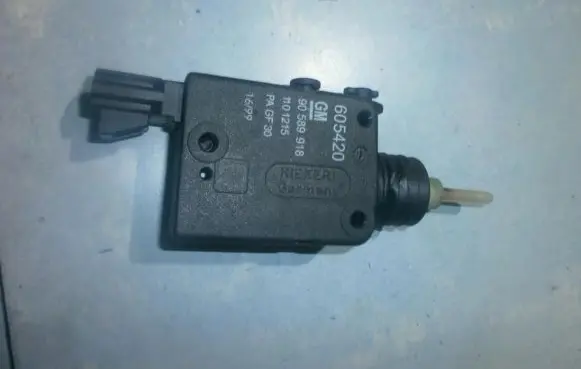 Opel Astra G Central locking motor 90589918