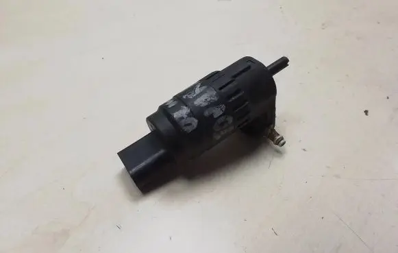 Volkswagen Touran I Windscreen/windshield washer pump 1K6955651 3012845 030407