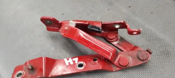 Alfa Romeo GT Tailgate hinge B430